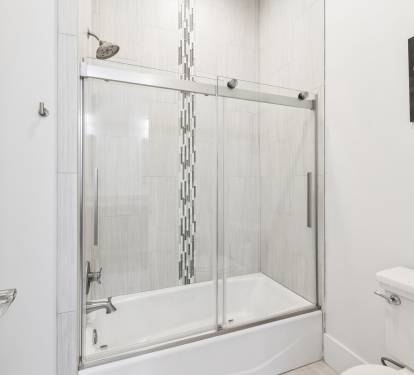 Shared Bathroom - Shower/Tub Combo