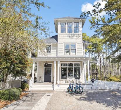 Welcome to 'HollieBird House' in Watersound West!
