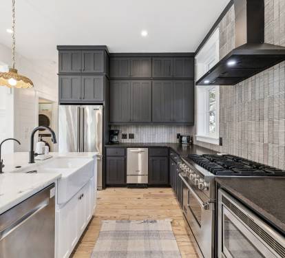 Fully Equipped with Stainless Steel Appliances
