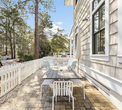 Dine Al Fresco on the Patio - Seating for 6