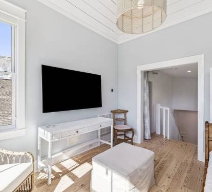 Enjoy Your Favorite Movies on the Flat-Screen TV