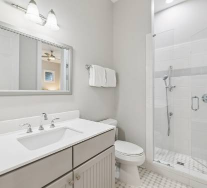 Queen Guest En-Suite - Single Vanity + Walk-In Shower