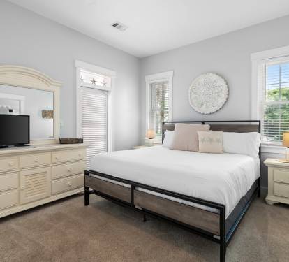 1st Floor Primary Suite - King Size Bed