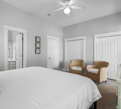 1st Floor Primary Suite - King Size Bed