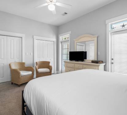 1st Floor Primary Suite - King Size Bed