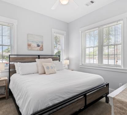 1st Floor Guest Room - King Size Bed