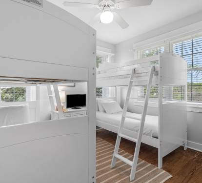 2nd Floor Bunk Room - 4 Twins