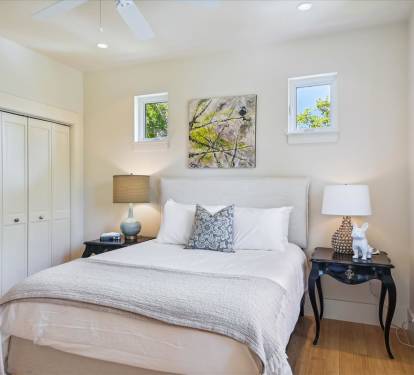 2nd Floor - Guest Bedroom - Queen Size Bed