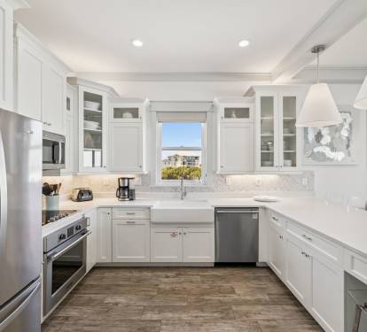 Spacious Chef's Kitchen - Offering Stainless Steel Appliances