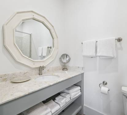 Bunk Room En-Suite - Single Vanity