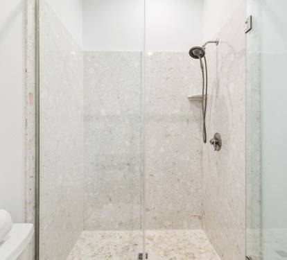 Bunk Room En-Suite - Walk-In Shower