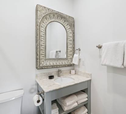 Bunk Room En-Suite - Single Vanity