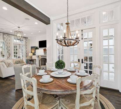 Dining Area with Seating for 6!