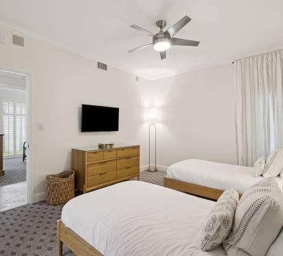 Twin Guest Suite - Equipped with a Flat-Screen TV