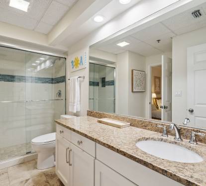 Twin Guest En-Suite - Single Vanity + Walk-In Shower