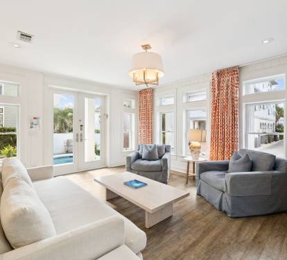 Cozy Living Area with Ample Seating
