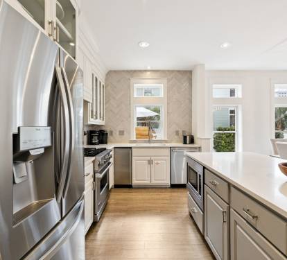 Chef's Kitchen - Equipped with Stainless Steel Appliances