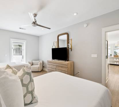 Full Guest Suite - Patio Access + Flat-Screen TV