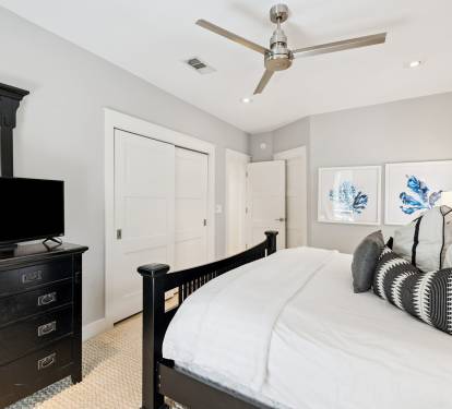 King Guest Suite - Balcony Access & Flat-Screen TV