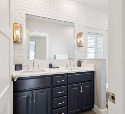 King Guest En-Suite - Dual Vanities
