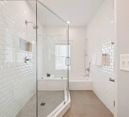 King Guest En-Suite - Soaking Tub + Walk-In Shower