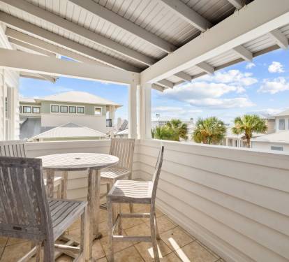 3rd Floor Balcony - Offering Al Fresco Dining for 4