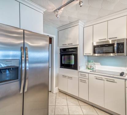 Kitchen - Updated with Stainless Steel Appliances