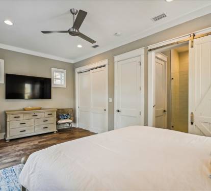 King Guest Suite - Equipped with a Flat-Screen TV