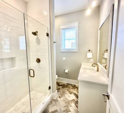 1st Floor King Guest En-Suite - Walk-In Shower
