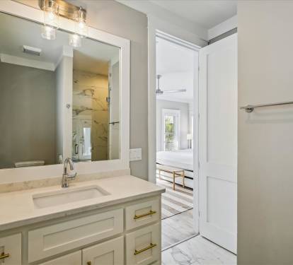 2nd Floor - King Guest En-Suite
