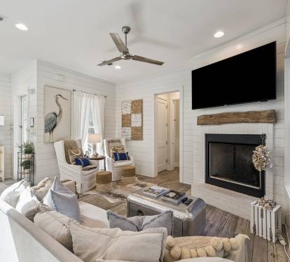 Cozy Living Area with Ample Seating