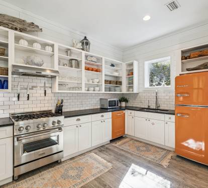 Fully Equipped & Spacious Kitchen!