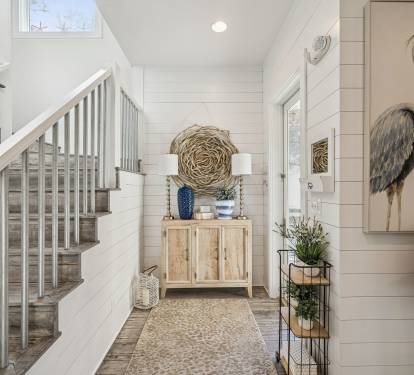 Inviting 1st Floor Entry