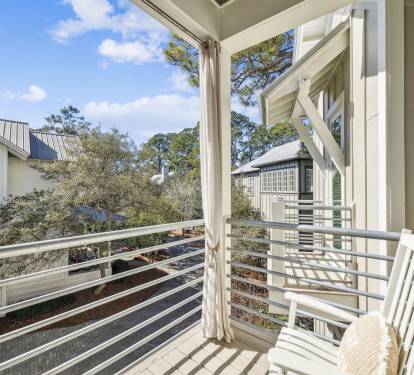 Enjoy Morning Coffee on the Private Balcony!