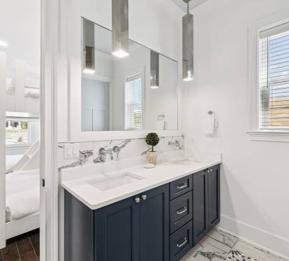 Bunk Room En-Suite - Dual Vanities