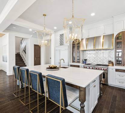 Bar Seating for 4 - Perfect for Breakfast or Quick Bites!