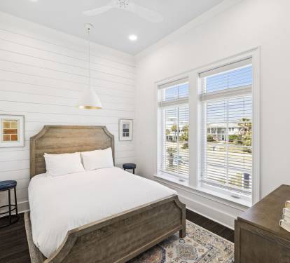 2nd Floor - Queen Guest Suite
