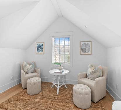 Primary King Suite - Cozy Sitting Area