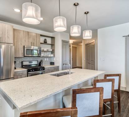 Beautiful Chef's Kitchen with Island Seating for 4!