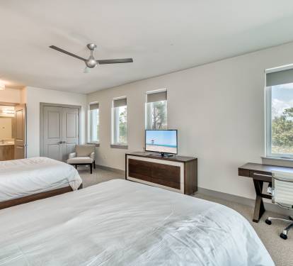 Queen Guest Suite - Equipped with a Flat-Screen TV