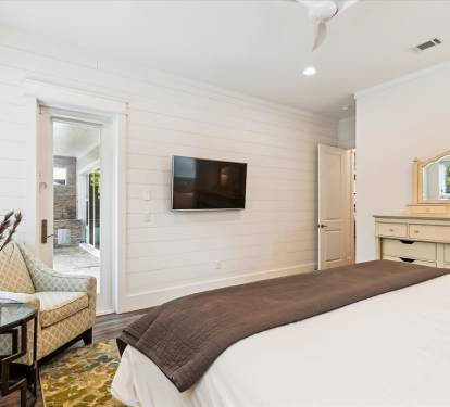Second Primary King Suite - Patio Access