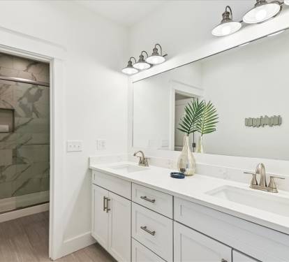 2nd Floor - King Guest En-Suite