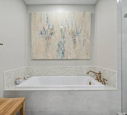 Primary En Suite - Soaking Tub