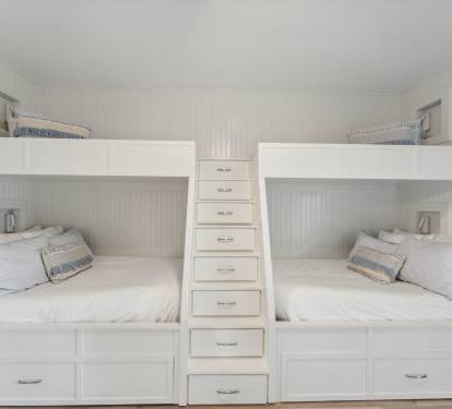 Bunk Room - 2 Twins 2 Queens