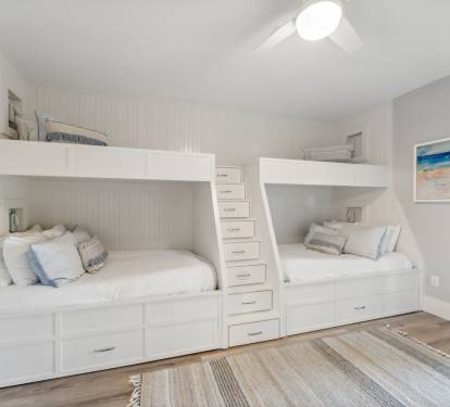 Bunk Room - 2 Twins 2 Queens