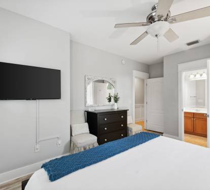King Guest Suite - Equipped with a Flat-Screen TV
