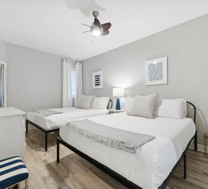 Queen Guest Suite - Sleeps 4!