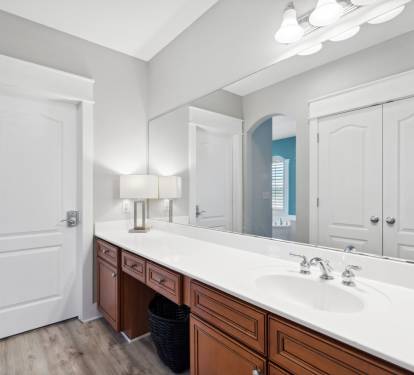 Primary King En-Suite - Dual Vanities