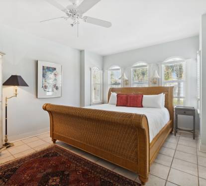 Primary Guest Suite - King Size Bed