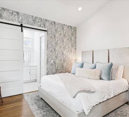 2nd Floor - Guest Suite - King Size Bed